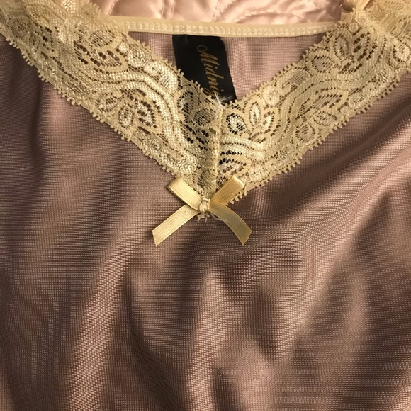 𝑀𝐼𝐷𝑁𝐼𝐺𝐻𝑇 ᑕOᑕO ♡︎ 𝐿𝑂𝑈𝑁𝐺𝐸𝑅𝐼𝐸 𝑆𝐸𝑇 - Picture 3 of 16